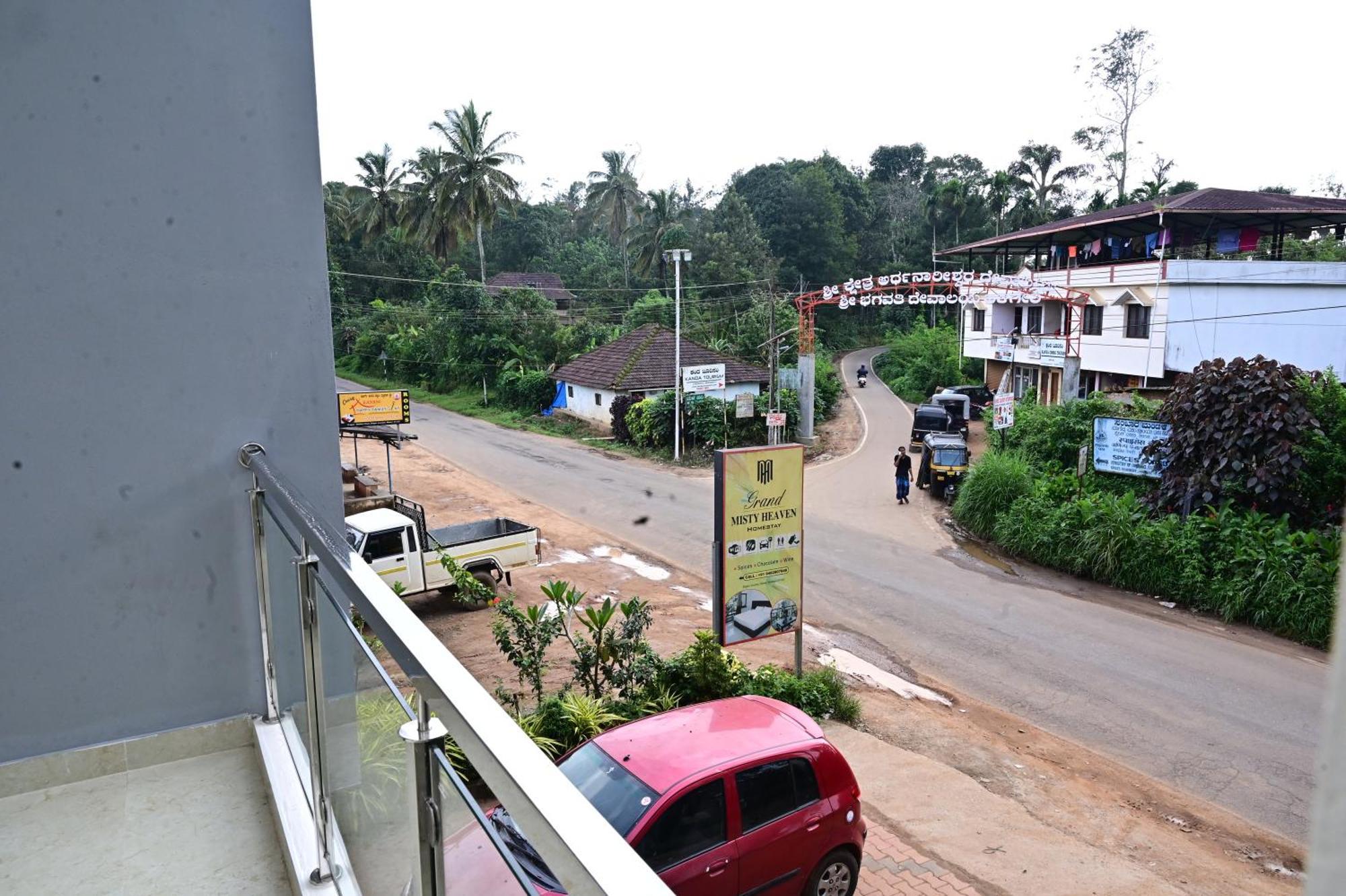 Grand Misty Heaven Villa Madikeri Exterior photo